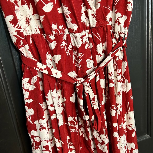 SHEIN Red and Cream Floral Print Butterfly Sleeve Belted Maxi Dress - Picture 6 of 6